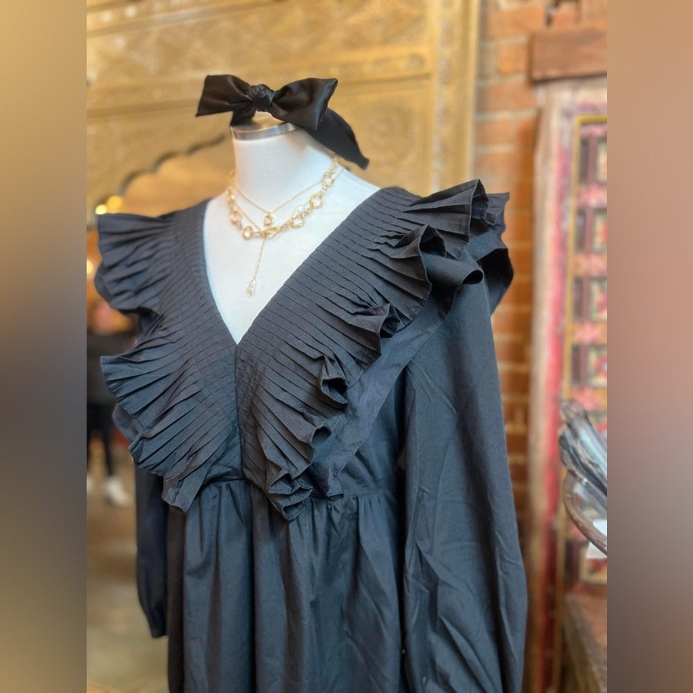 Beautiful black dress by Entro! NWT! - Picture 2 of 4